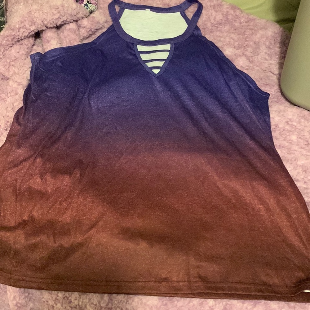 Sleeveless shirt